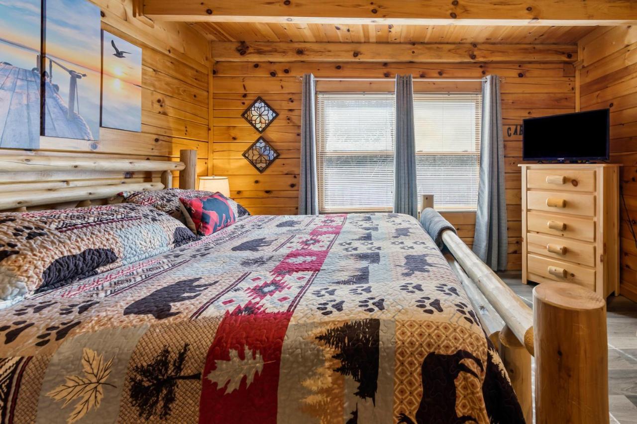 Serenity, A Rustic Log Cabin Retreat Sevierville Exterior foto