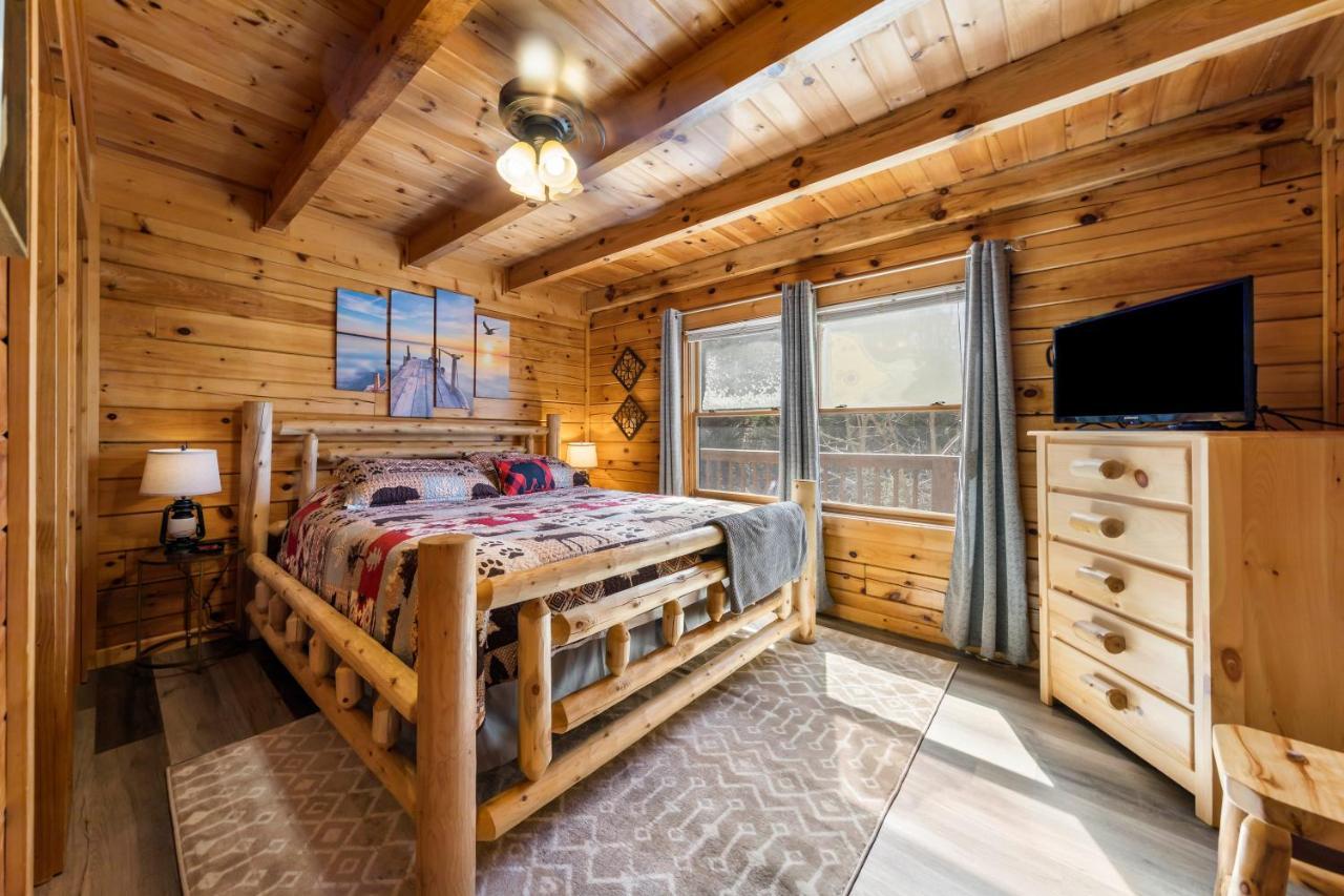 Serenity, A Rustic Log Cabin Retreat Sevierville Exterior foto