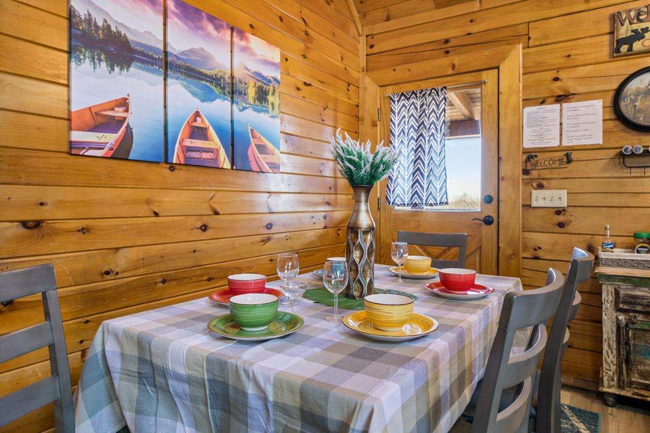 Serenity, A Rustic Log Cabin Retreat Sevierville Exterior foto